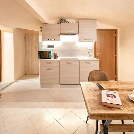 Condotta House شقة *